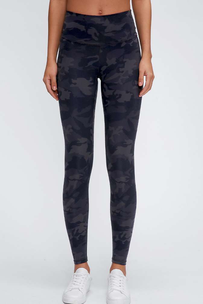 black-camo-leggings-3_d72fa3a1-8301-4a94-9d94-26c8ab3b5bac.jpg