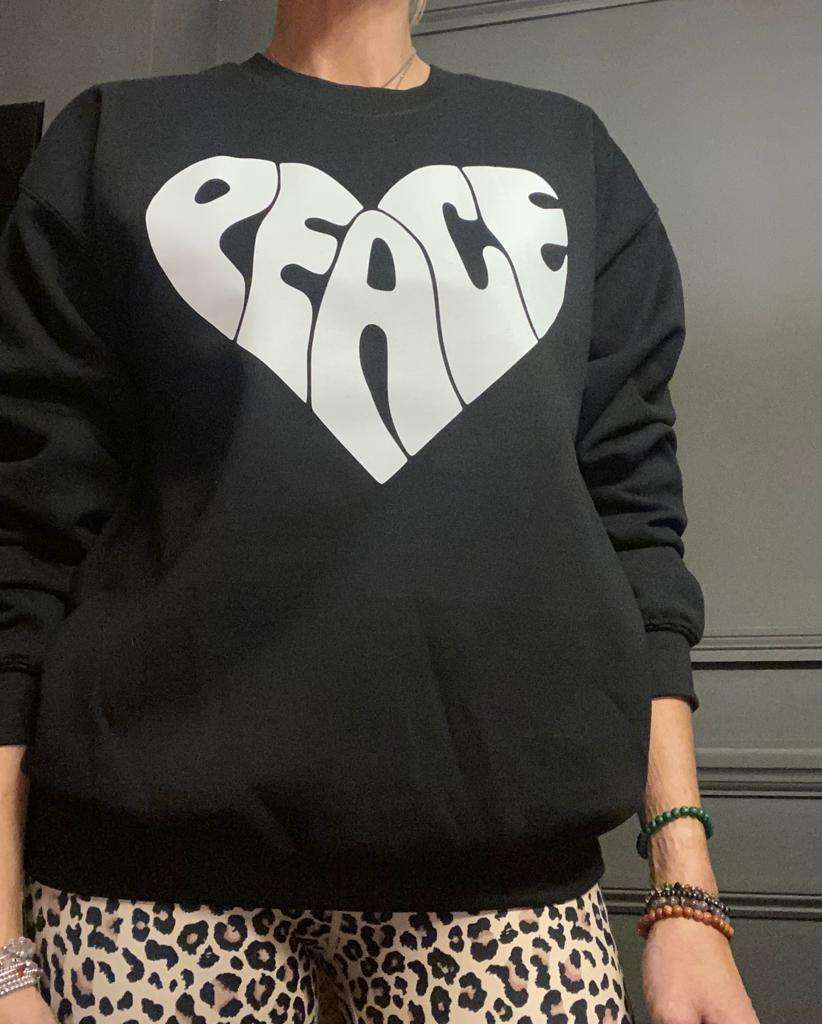 yogaleggs-peace-sweater-black-01.jpg